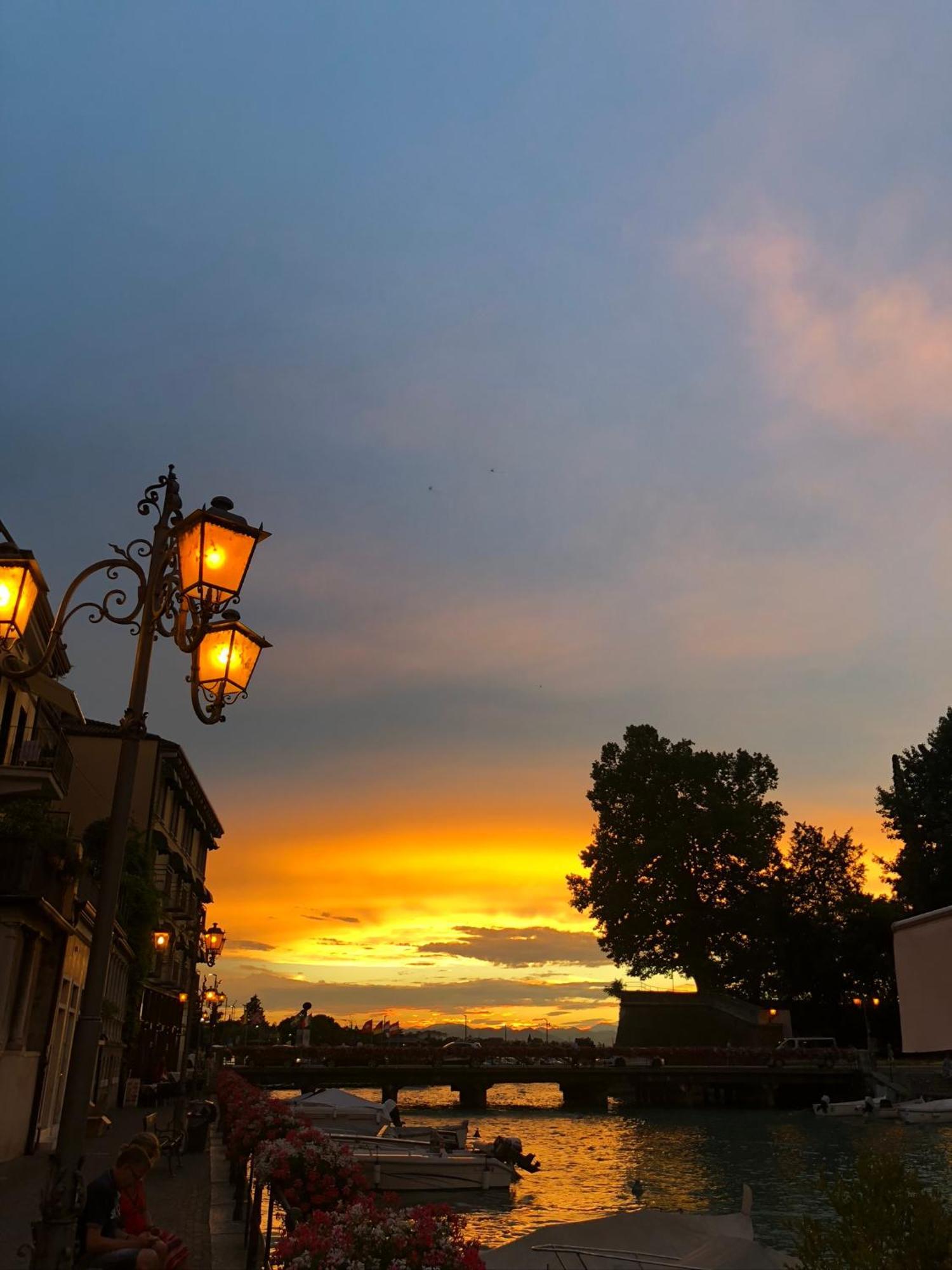 Casa Porto Vecchio Hotel Peschiera del Garda Bagian luar foto